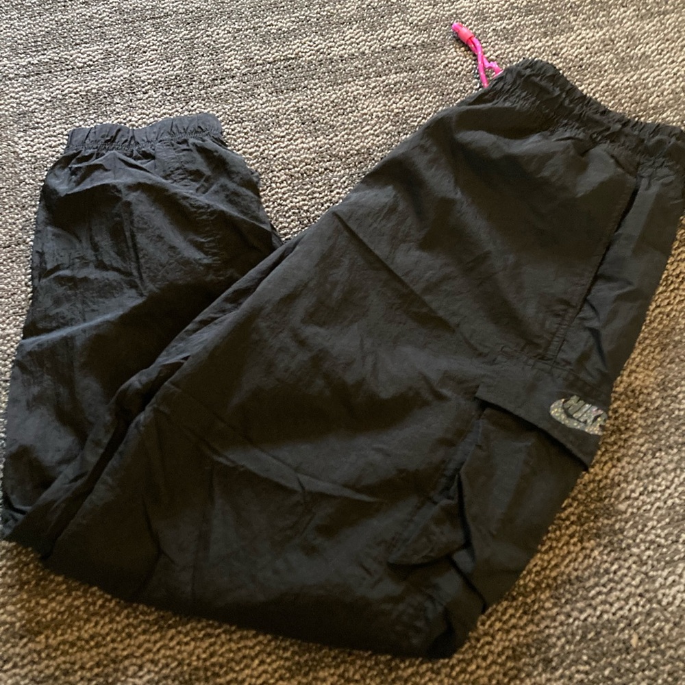 Black Nike cargo women’s medium